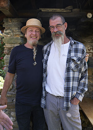 Daniel Amrein (links) und Werner Kast (rechts) lächeln in die Kamera.