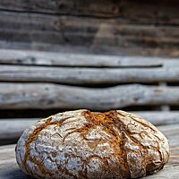 Das Kalchkendlbrot hat eine knusprige, rustikale und bemehlte Kruste.