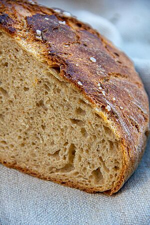 Das Neudorfer Seelenbrot im Anschnitt zeigt die lockere und elastische Krumenstruktur.
