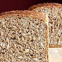 Das Wanderbrot im Anschnitt zeigt die kernige, lockere und saftige Krume.