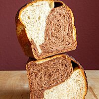 Das Budapester Mediatationsbrot hat eine fluffige, kleinporige Krume.