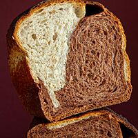 Im Anschnitt zeigt das Budapester Meditationsbrot seine lockere, elastische Krume.