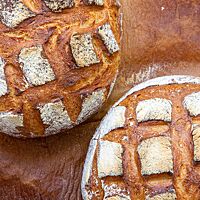 Das Burebrot hat eine goldbraun ausgebackene, knusprige Kruste.