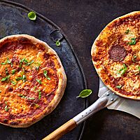 Die knusprig gebackene Pizza, egal ob als Margaritha oder mit weiteren Belägen, lädt nur so zum Reinbeißen ein.