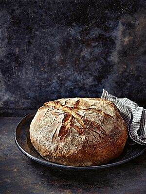 Die Grillkruste hat eine elastische, lockere Krume und eine knusprige, krosse Kruste.