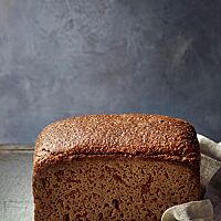 Die schwarze Seele hat eine glänzende, glatte Kruste.