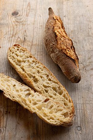 Die Dinkelbaguettes haben eine saftige, lockere Krume.