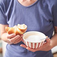 Das Milchhörnchen hat eine feine, goldbraun ausgebackene Kruste und eine wattige, weiche Krume.